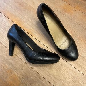 Clark’s Women’s Heels/pumps Size 8